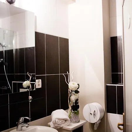 Отель Abat Jour 2*