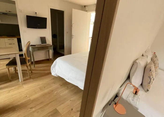 Abat Jour فندق 2*